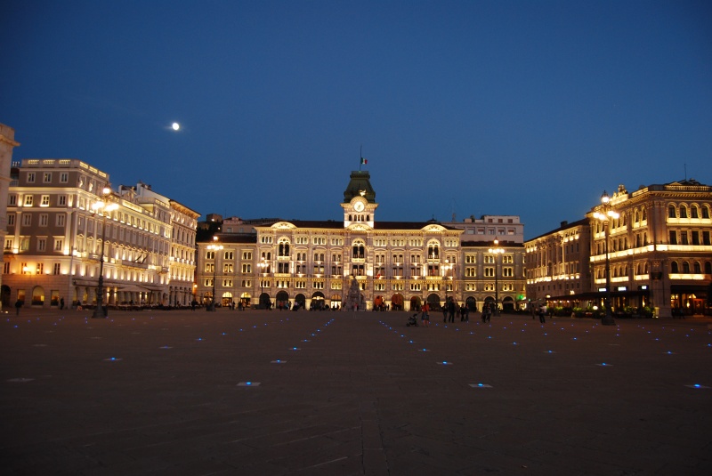 t5_trieste_piazza_unit__d_italia_4e9024da0fc5a_20111008_122426.JPG